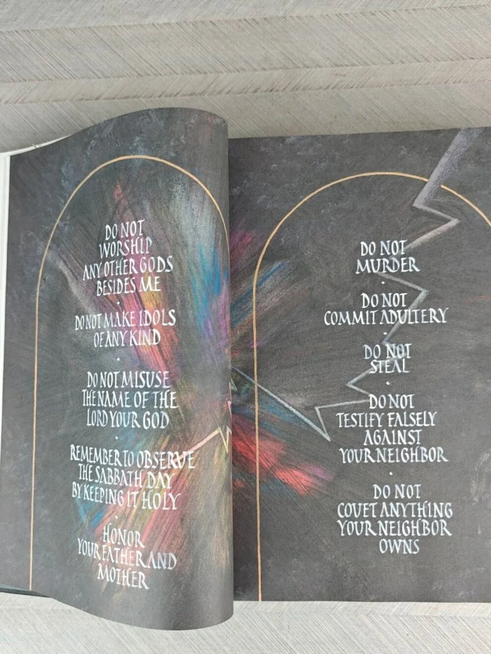New Living Translation Holy Bible Tyndale 2000 Illustrated Calligraphy Edition